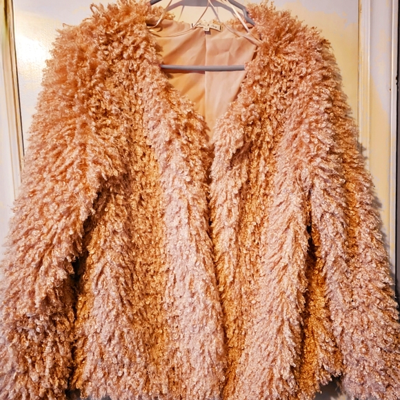 Willow and Clay pink shaggy faux fur jacket. Size M, the photos do it no justice - Picture 5 of 8